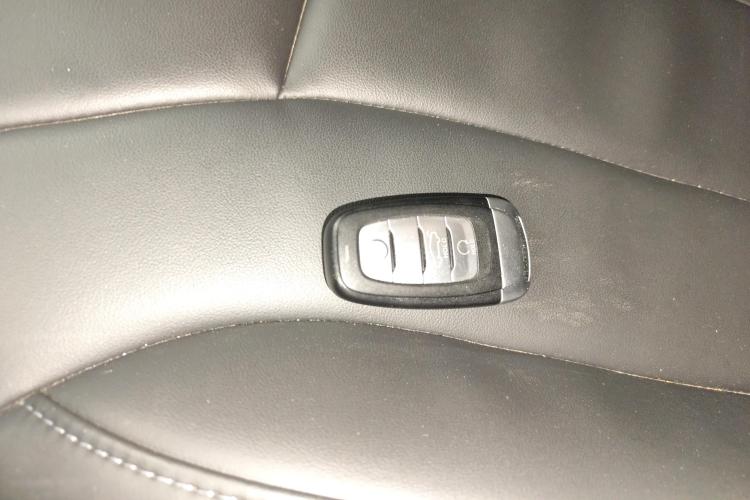 红旗H5 2022款 经典款 改款 1.5T DCT旗韵版中控内饰11