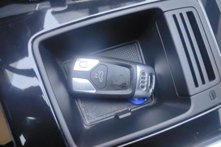 奥迪A4L 2024款 40 TFSI 豪华动感型中控内饰11