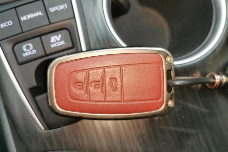 丰田 凯美瑞 2023款 双擎 2.5HGVP 领先版中控内饰11