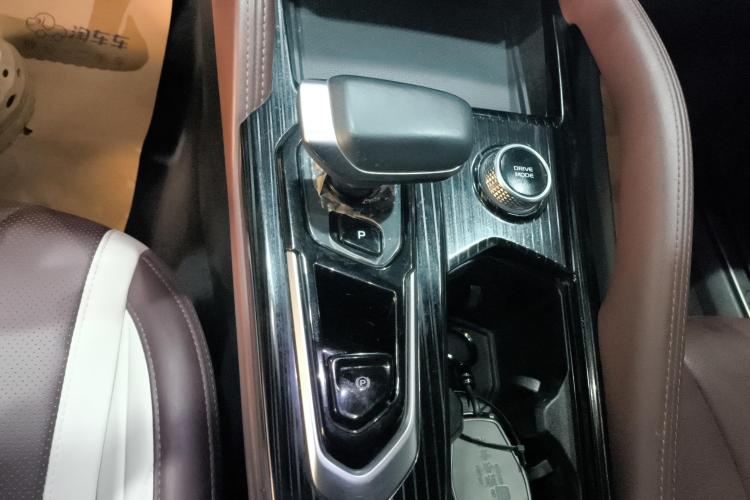 吉利汽车 星越L 2021款 2.0TD DCT EVO两驱尊贵型中控内饰18