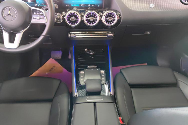 奔驰GLA 2023款 GLA 220中控内饰18