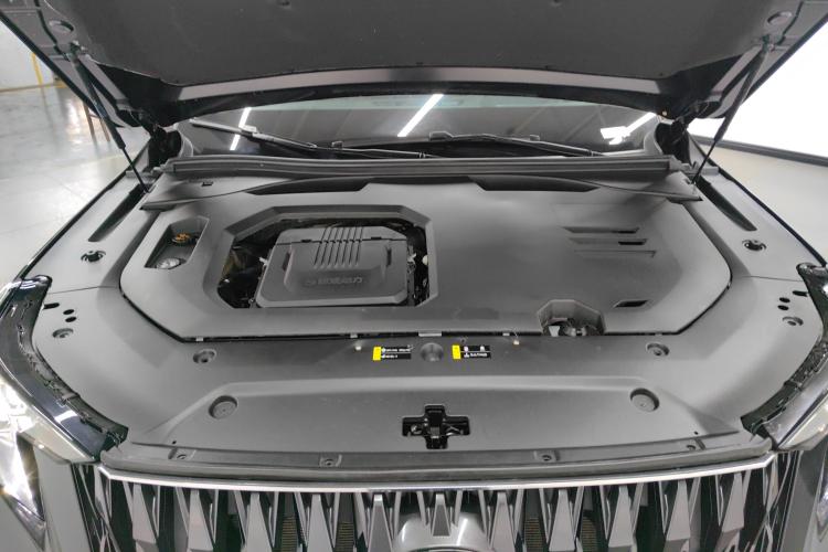 广汽传祺 传祺GS8 2022款 双擎系列 2.0TM 两驱尊贵版 （七座）机舱底盘24