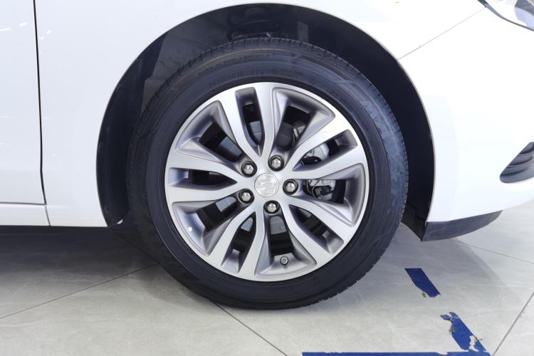 别克 英朗 2021款 改款 1.3T 自动轻混动精英型车身外观10