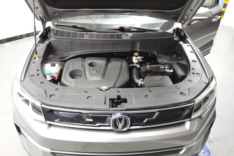长安CS35PLUS 2019款 1.6L 手动畅联版机舱底盘24