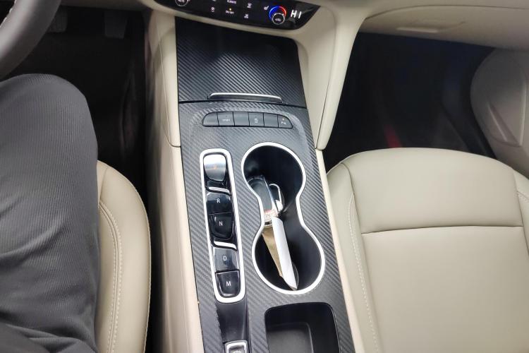 别克 君威 2020款 552T 精英型中控内饰18