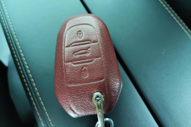 标致5008 2019款 400THP 5座精英版中控内饰11