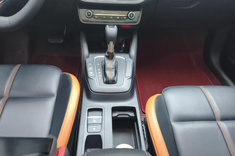 福特 福克斯 2022款 两厢 EcoBoost 180 自动竞速版中控内饰18