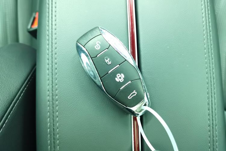 红旗HS5 2023款 2.0T 旗享Pro版中控内饰11