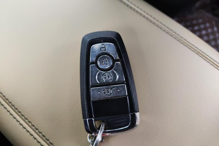 林肯 冒险家 2022款 2.0T 两驱尊雅版中控内饰11