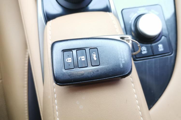 雷克萨斯RX 2016款 300 四驱典雅版 国V中控内饰11