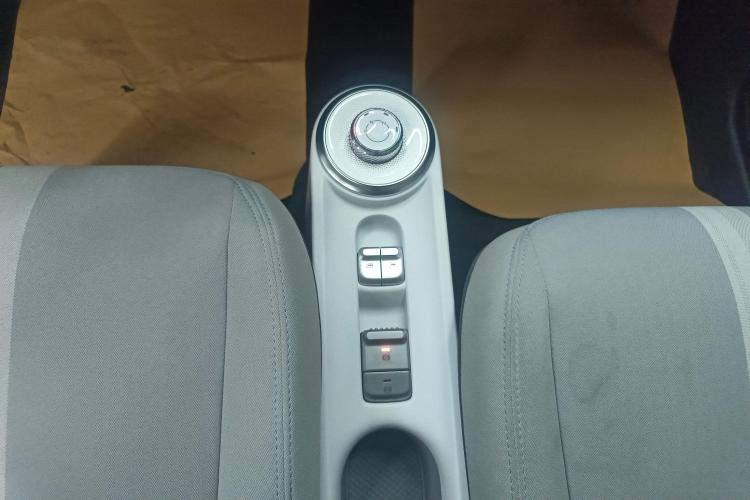 五菱汽车 五菱Air ev晴空 2023款 四座-标准版中控内饰18