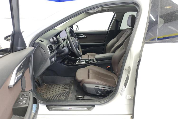 宝马1系 2020款 125i 领先型M运动套装中控内饰19