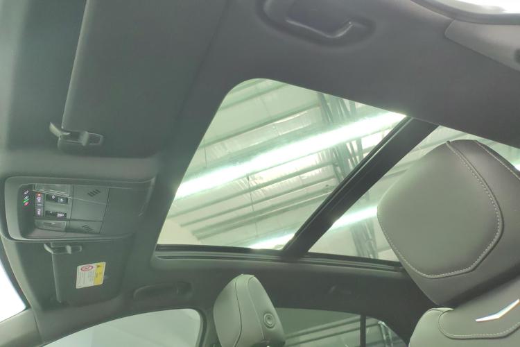 凯迪拉克XT4 2022款 28T 两驱风尚型中控内饰22