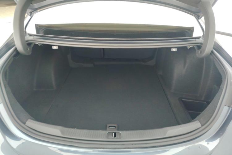 别克 君越 2021款 652T 豪华型机舱底盘23