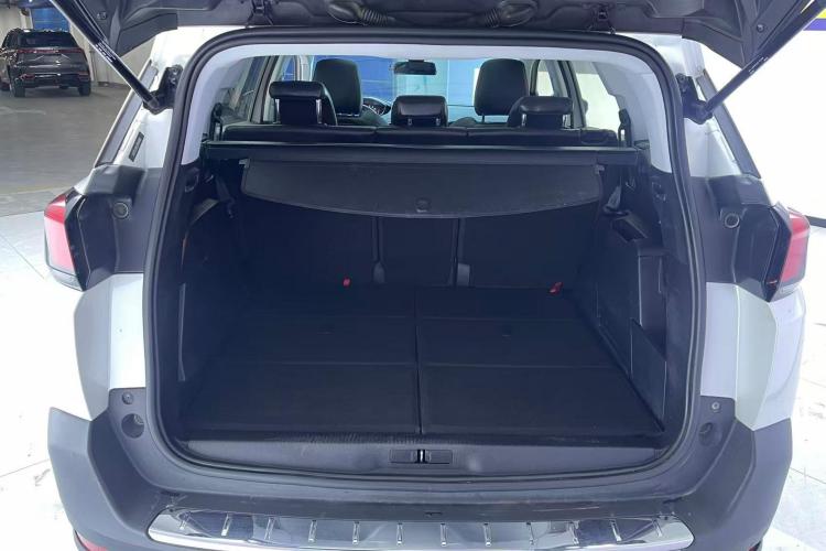 标致5008 2017款 350THP 5座精英版机舱底盘23