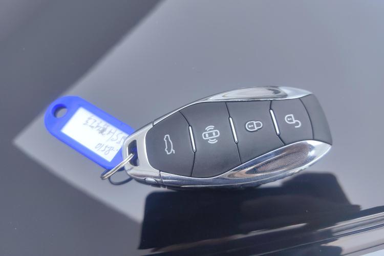 红旗HS5 2023款 2.0T 旗享Pro版中控内饰11