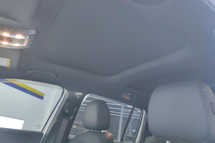 奔驰GLB 2023款 GLB 220 动感型中控内饰22