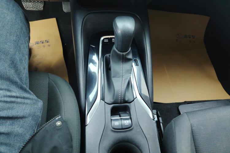 丰田 雷凌 2023款 智能电混双擎 1.8L 领先版中控内饰18