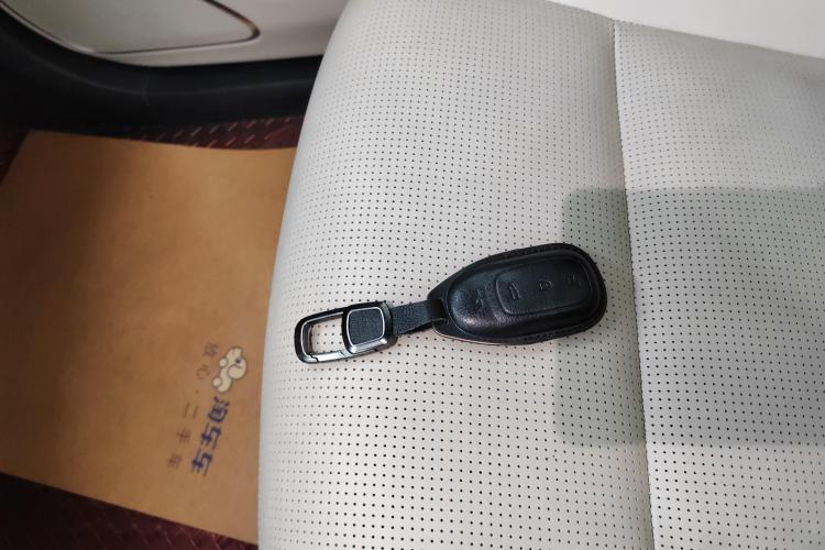 理想汽车 理想ONE 2021款 增程6座版中控内饰11