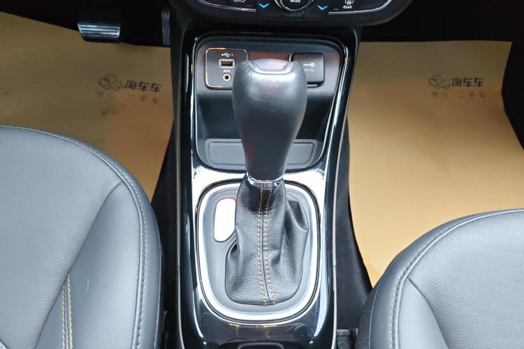 Jeep 指南者 2019款 220T 自动家享版中控内饰18