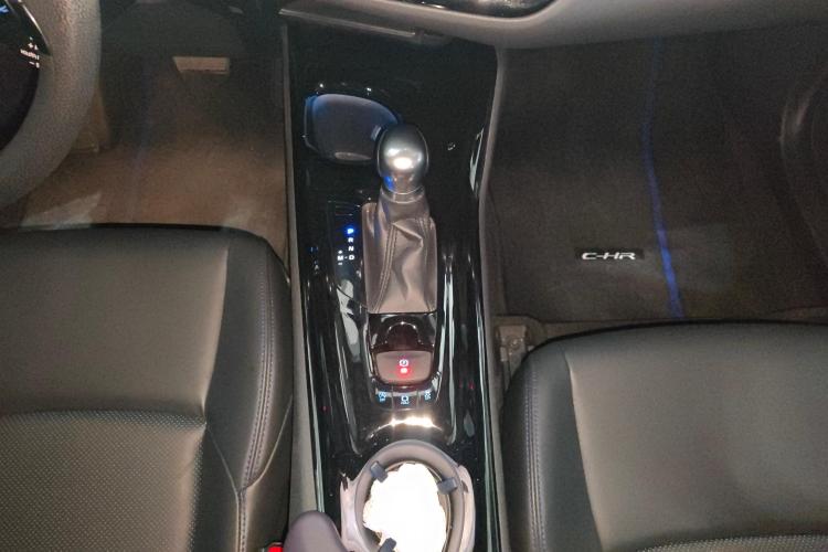 丰田C-HR 2020款 2.0L 领先版中控内饰18