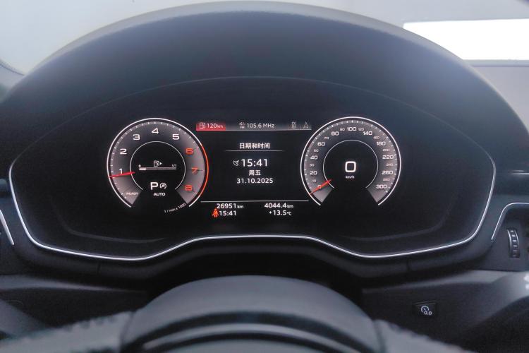 奥迪A4L 2024款 40 TFSI 豪华动感型中控内饰14