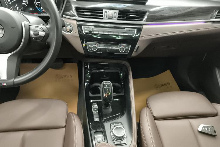 宝马X1 2021款 xDrive25Li 尊享型中控内饰18