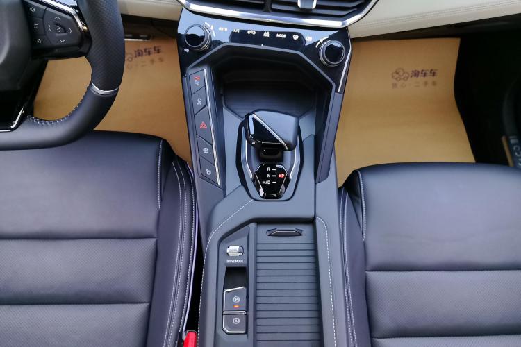 领克06 2021款 1.5T Shero粉色特别版中控内饰18