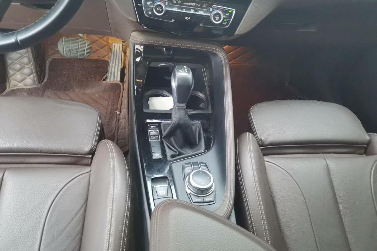 宝马X1 2019款 xDrive20Li 尊享型中控内饰18