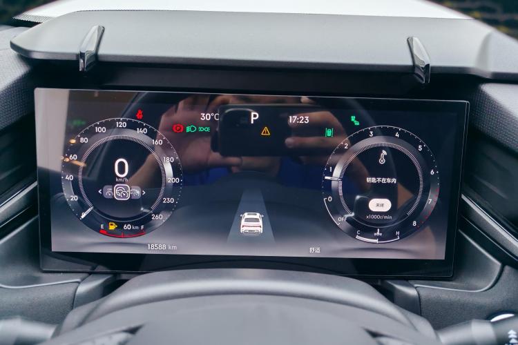 领克03 2023款 1.5TD DCT劲Pro中控内饰14
