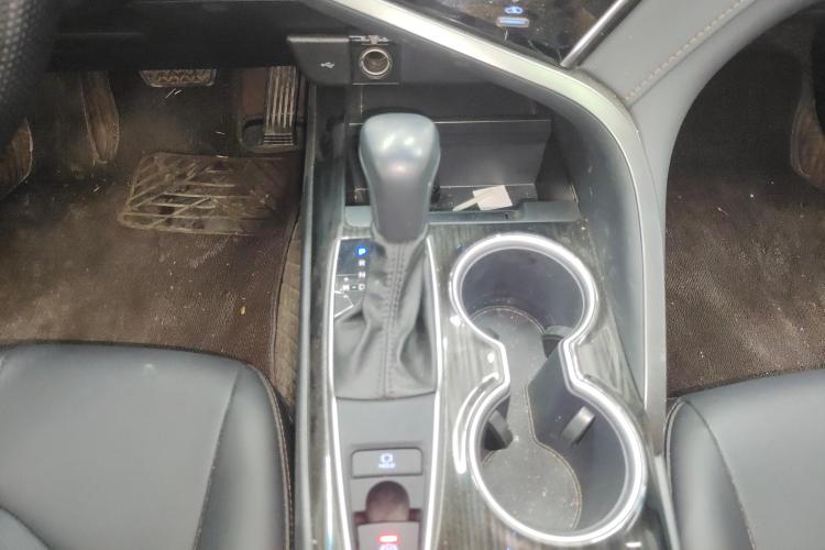 丰田 凯美瑞 2021款 2.0G 豪华版中控内饰18