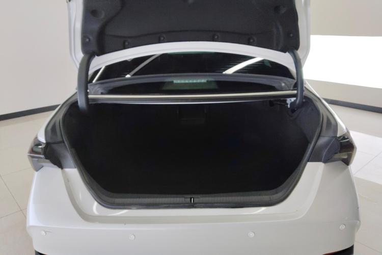 丰田 亚洲龙 2022款 2.0L 进取版机舱底盘23