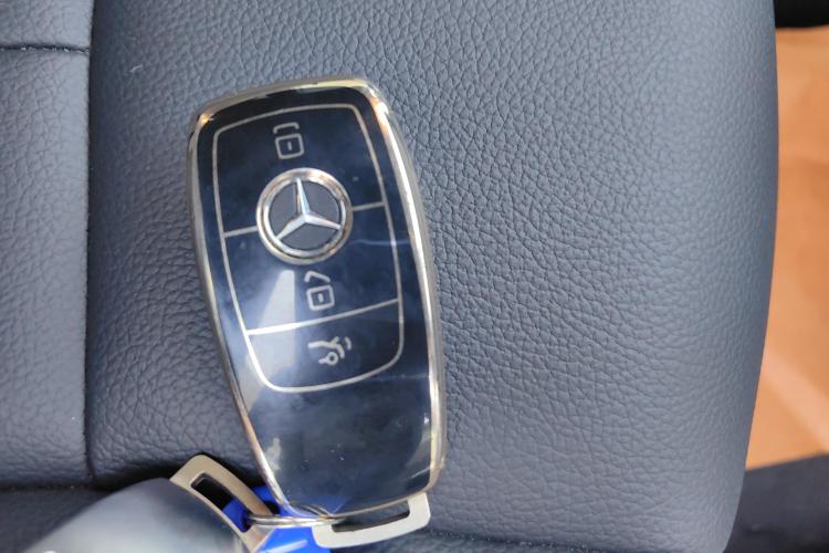 奔驰GLB 2023款 GLB 220 动感型中控内饰11