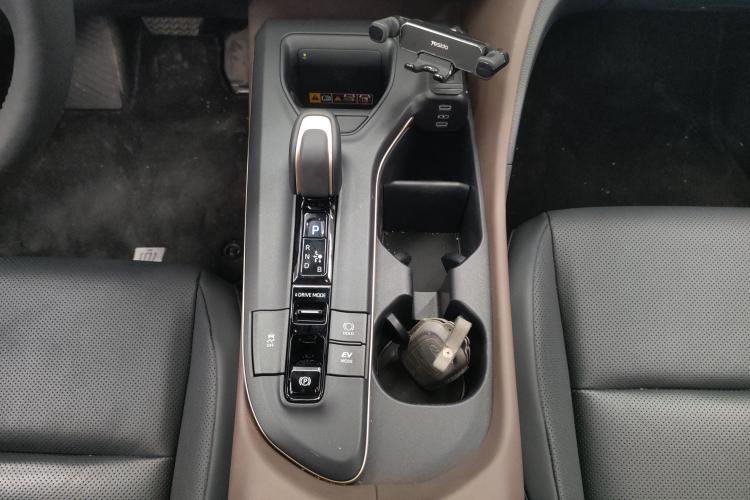 丰田 皇冠(进口) 2023款 2.5L SportCross HEV两驱尊贵版中控内饰18