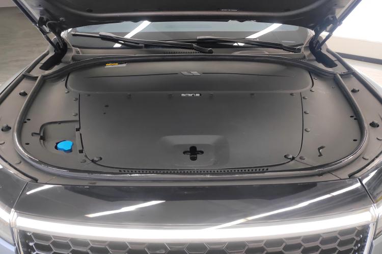 理想汽车 理想ONE 2021款 增程6座版机舱底盘24