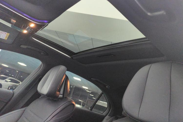 奔驰C级 2022款 改款 C 200 L 运动版中控内饰22