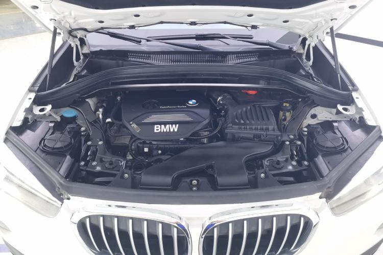 宝马X1 2019款 sDrive18Li 时尚型机舱底盘24