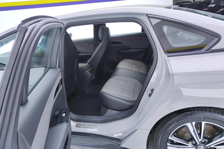 红旗EH7 2024款 690 Pro中控内饰21