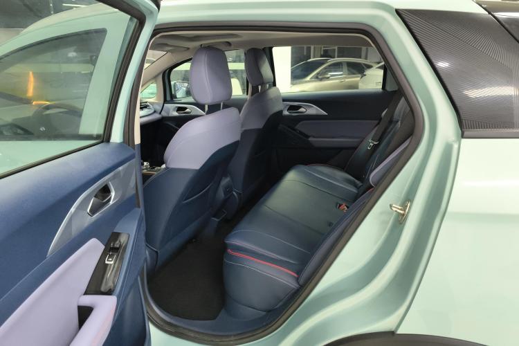 吉利几何E萤火虫 2023款 401KM 闪电虎 5座中控内饰21