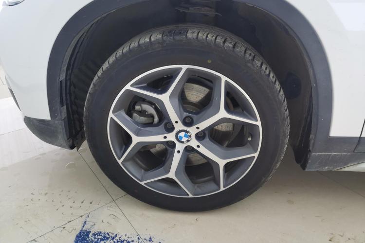 宝马X1 2019款 xDrive20Li 尊享型车身外观10