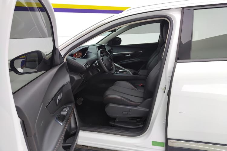 标致5008 2019款 400THP 5座精英版中控内饰19