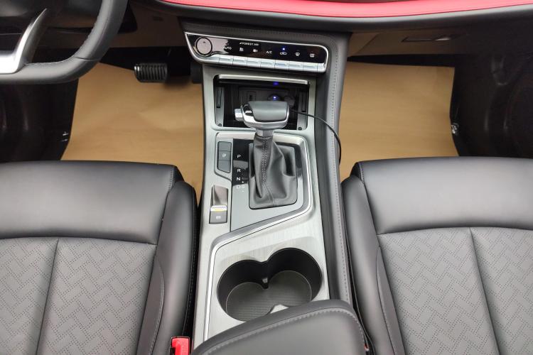 长安CS55PLUS 2021款 蓝鲸版 1.5T DCT豪华型中控内饰18