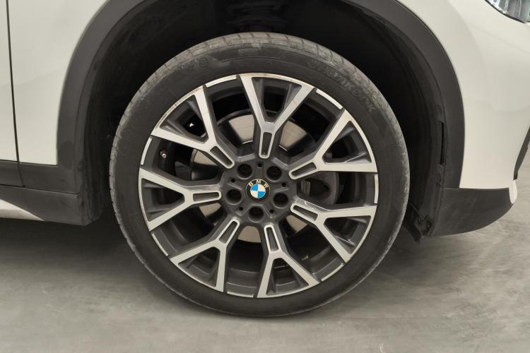 宝马X1 2021款 xDrive25Li 尊享型车身外观10