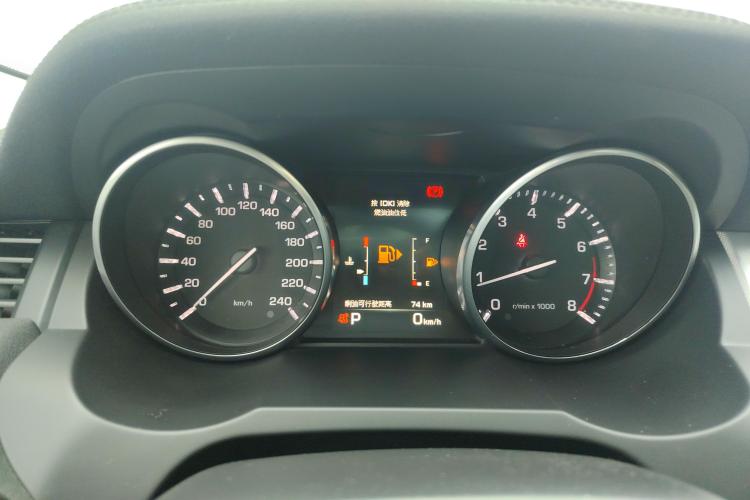 路虎 揽胜极光(进口) 2014款 2.0T 5门耀动版中控内饰14