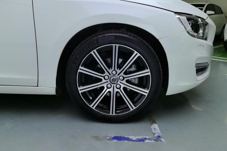 沃尔沃S60 2019款 S60L 改款 T5 智驭菁英版车身外观10