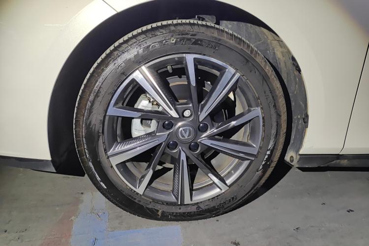 长安 逸动 2024款 1.5T GDI自动 旗舰型车身外观10