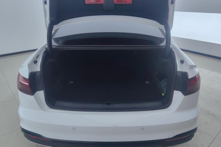 奥迪A4L 2024款 40 TFSI 豪华动感型机舱底盘23