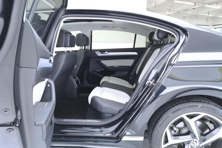 大众 迈腾 2023款 200万辆纪念版 330TSI DSG豪华型中控内饰21