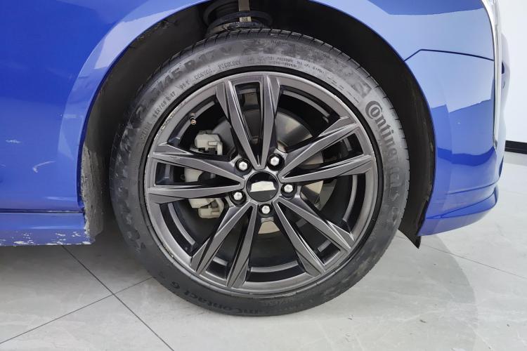 凯迪拉克CT4 2021款 28T 豪华型车身外观10