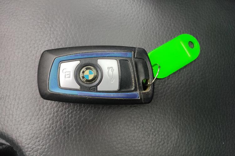 宝马3系 2017款 320i M运动型中控内饰11